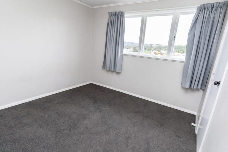 Photo of property in 2a-2b Devon Place, Cannons Creek, Porirua, 5024