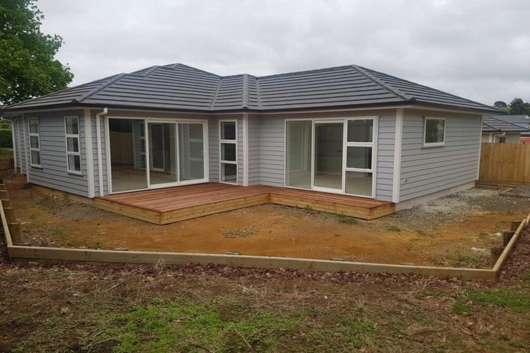 Photo of property in 9 Church Street, Winton, 9720