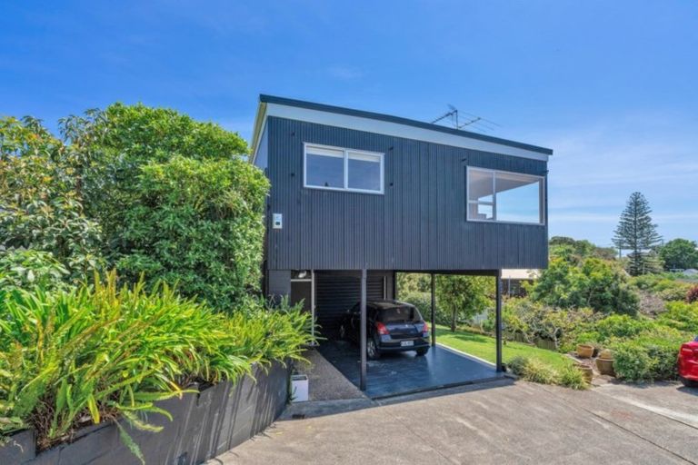 Photo of property in 16 Callender Place, Shelly Park, Auckland, 2014