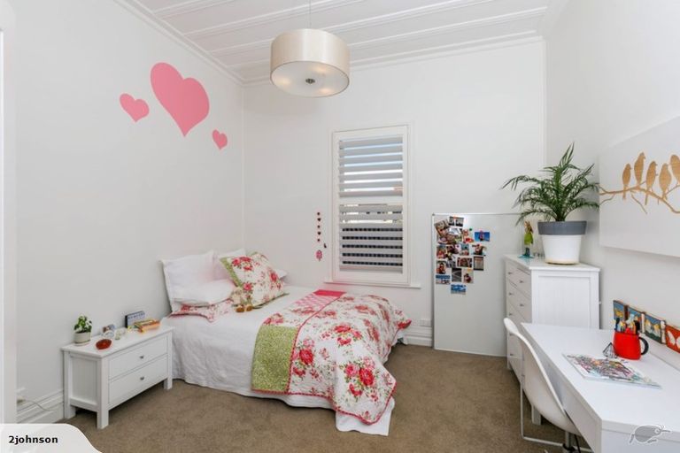 Photo of property in 40 King Edward Parade, Devonport, Auckland, 0624