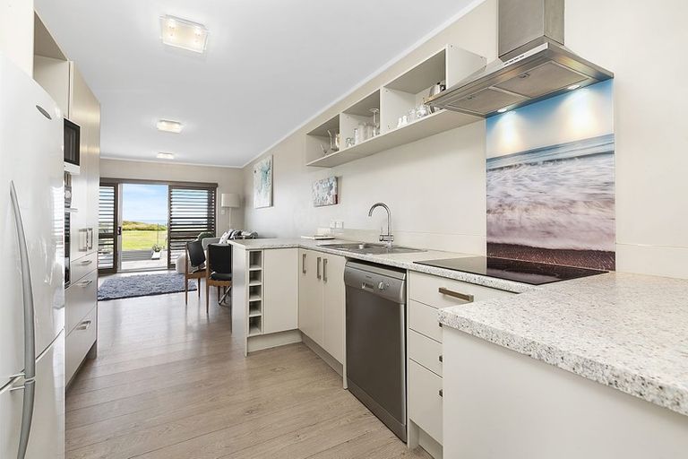 Photo of property in 204 Marine Parade, Mount Maunganui, 3116