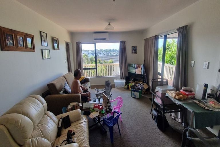 Photo of property in 18 Tawhana Crescent, Red Beach, 0932