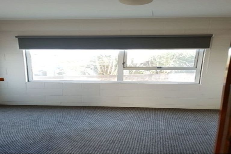 Photo of property in 15 Colin Wild Place, Glenfield, Auckland, 0629