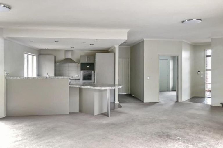 Photo of property in 2 Somerton Drive, Huntington, Hamilton, 3210