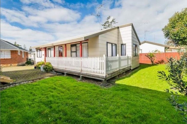Photo of property in 20a Ocean View Road, Hatfields Beach, Orewa, 0931