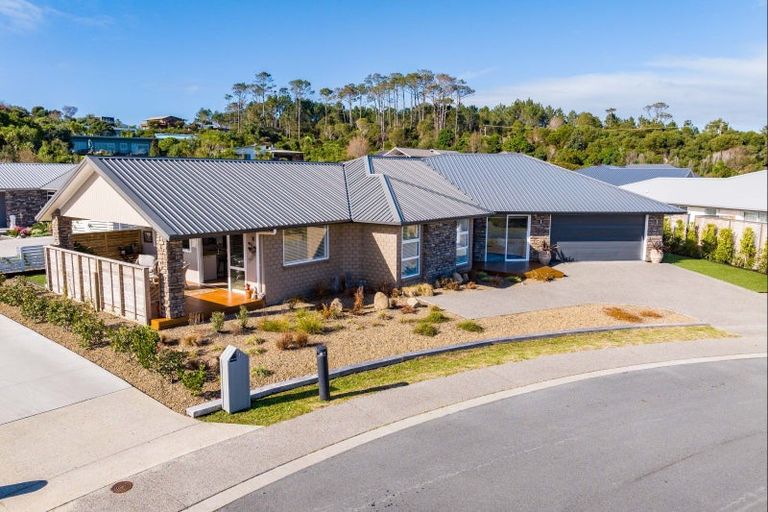 Photo of property in 2 Park Crescent, Mangawhai Heads, Mangawhai, 0505