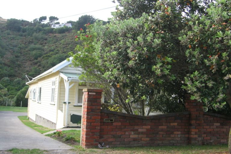 Photo of property in 72 Happy Valley Road, Owhiro Bay, Wellington, 6023