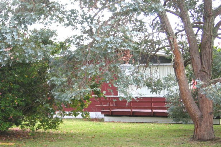 Photo of property in 73 Chilcott Road, Henderson, Auckland, 0612