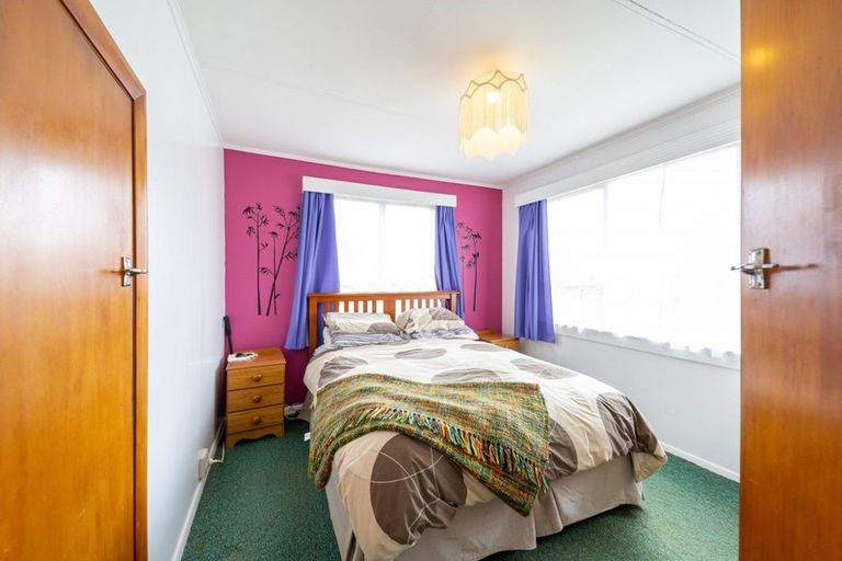 Photo of property in 24 Brassey Street, Waverley, 4510