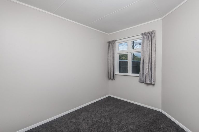 Photo of property in 4a Tarawera Road, Johnsonville, Wellington, 6037