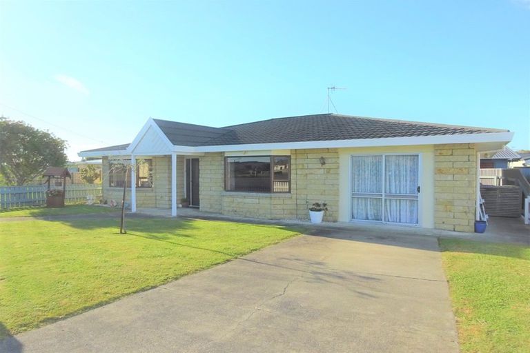 Photo of property in 71 Seabury Avenue, Foxton Beach, Foxton, 4815