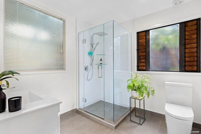 Photo of property in 76a Walmer Road, Point Chevalier, Auckland, 1022