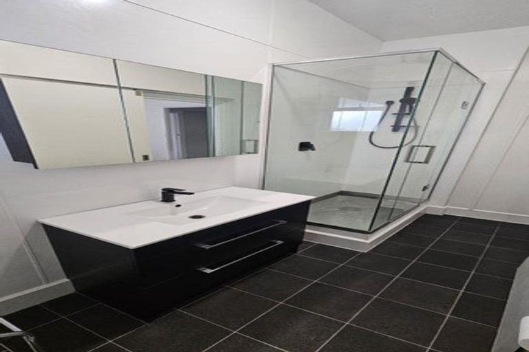 Photo of property in Devonport Apartments, 38/127 Saint Aubyn Street, New Plymouth, 4310