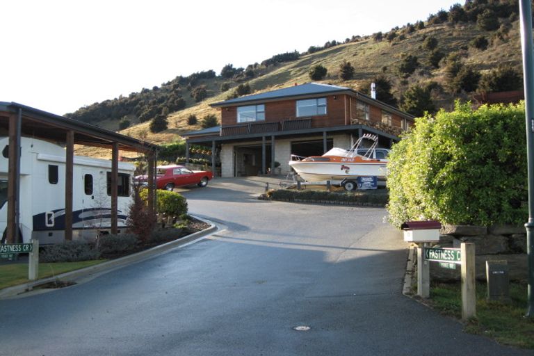 Photo of property in 1 Fastness Crescent, Wanaka, 9305