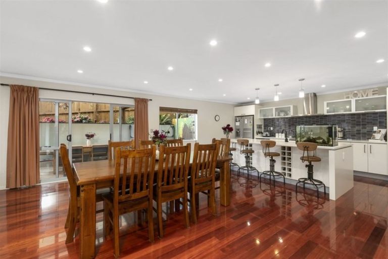 Photo of property in 14 Mulu Place, Fairview Heights, Auckland, 0632