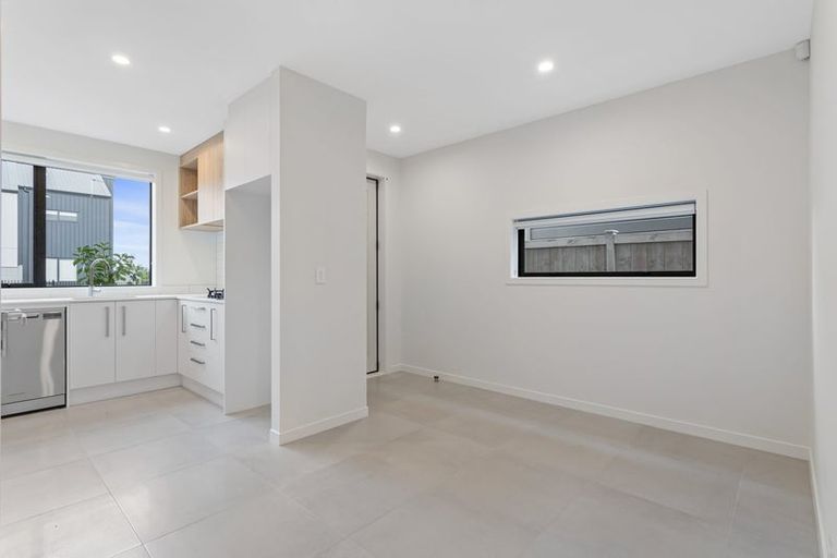 Photo of property in 16 Park Green Avenue, Rosehill, Papakura, 2113