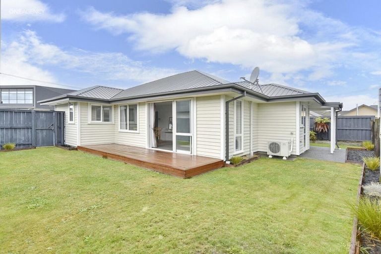 Photo of property in 276 Travis Road, New Brighton, Christchurch, 8083
