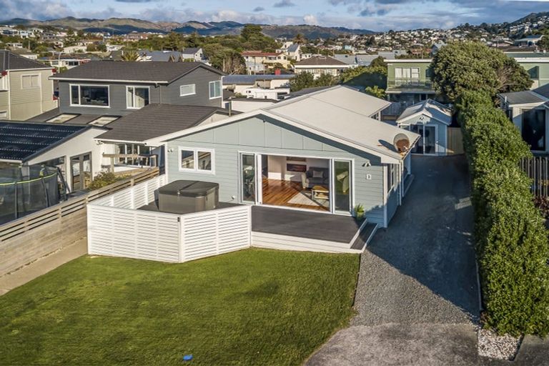 Photo of property in 3 Terrace Road, Titahi Bay, Porirua, 5022
