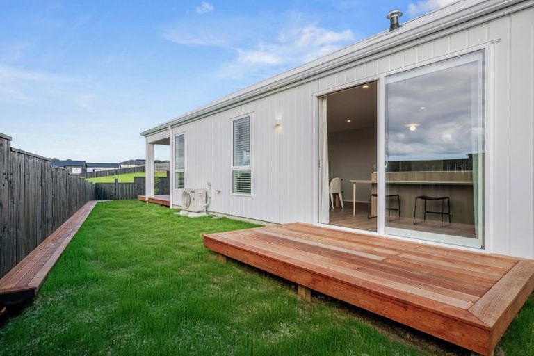 Photo of property in 42 Opouatu Avenue, Glenbrook, 2681