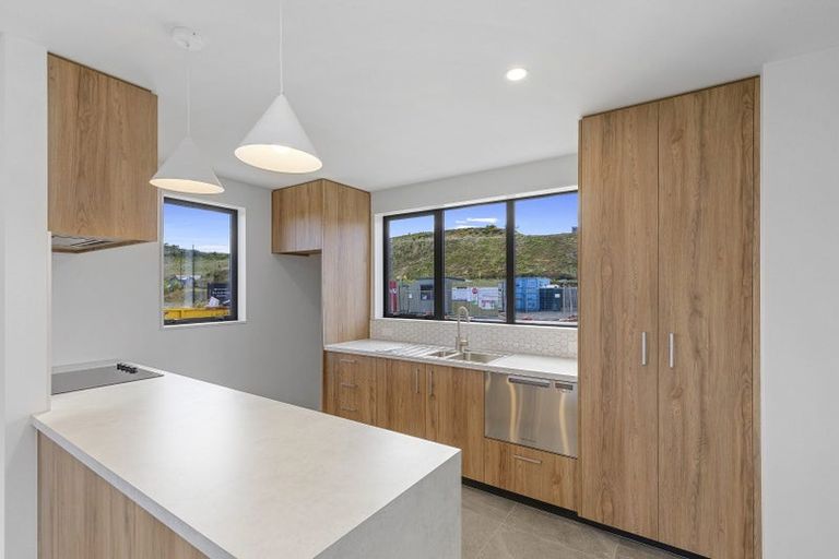 Photo of property in 30 Turtleback Avenue, Whitby, 5024