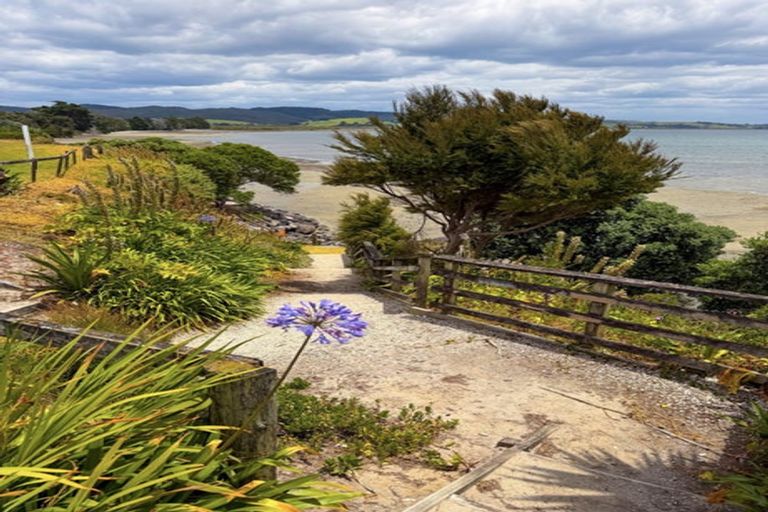 Photo of property in 33 Shearwater Street, One Tree Point, 0118