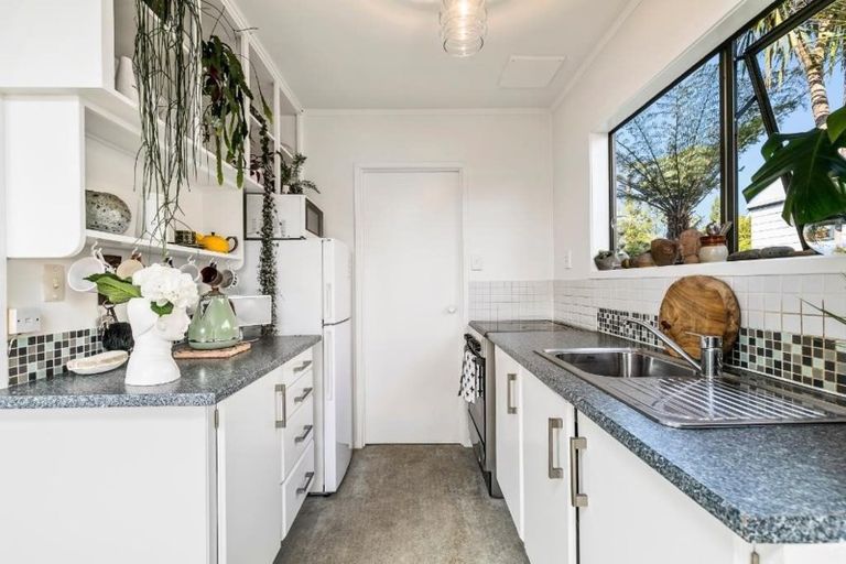 Photo of property in 2/208 Rangatira Road, Beach Haven, Auckland, 0626