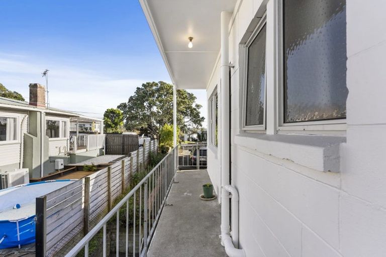 Photo of property in 40 West Coast Road, Glen Eden, Auckland, 0602