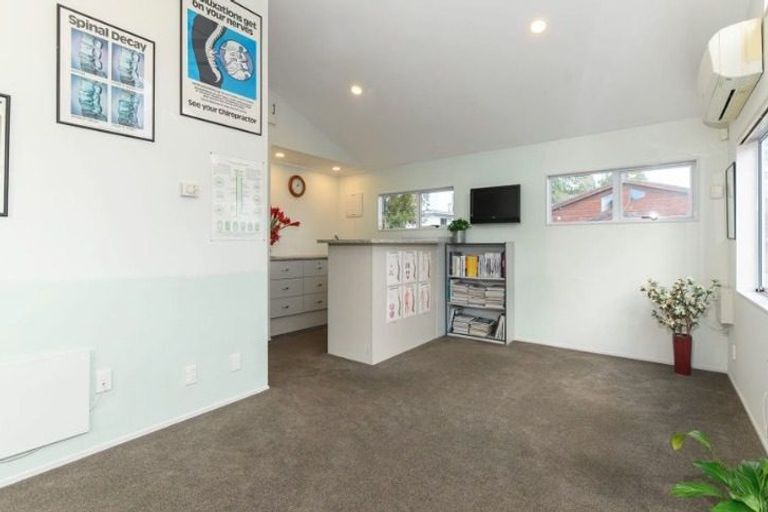 Photo of property in 10 Oteha Valley Road, Northcross, Auckland, 0632