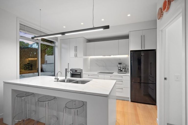 Photo of property in 8 Sylvan Park Avenue, Milford, Auckland, 0620