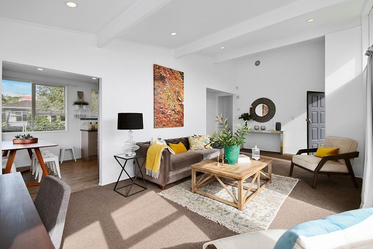 Photo of property in 27 Wallace Road, Mangere Bridge, Auckland, 2022