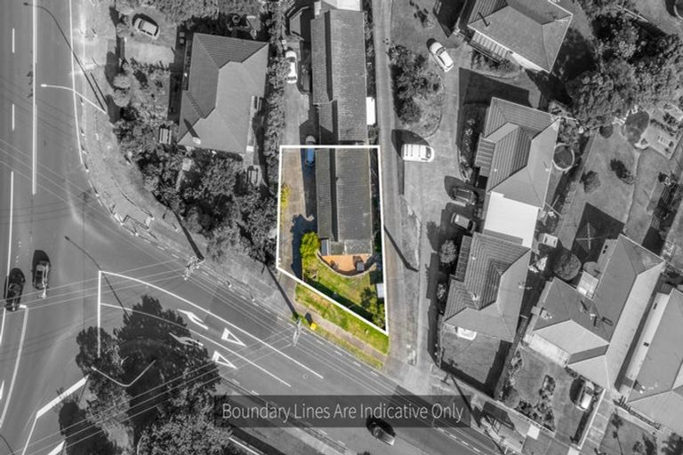 Photo of property in 1/2 Roberts Road, Glenfield, Auckland, 0629