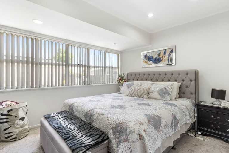 Photo of property in 2/13 Templeton Place, Clendon Park, Auckland, 2103