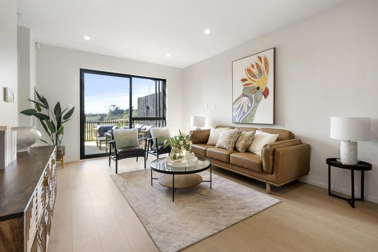 Photo of property in 32 Paretao Street, Massey, 0614