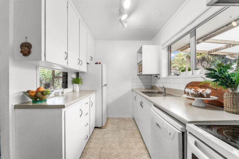 Photo of property in 8 Newstead Avenue, Browns Bay, Auckland, 0632