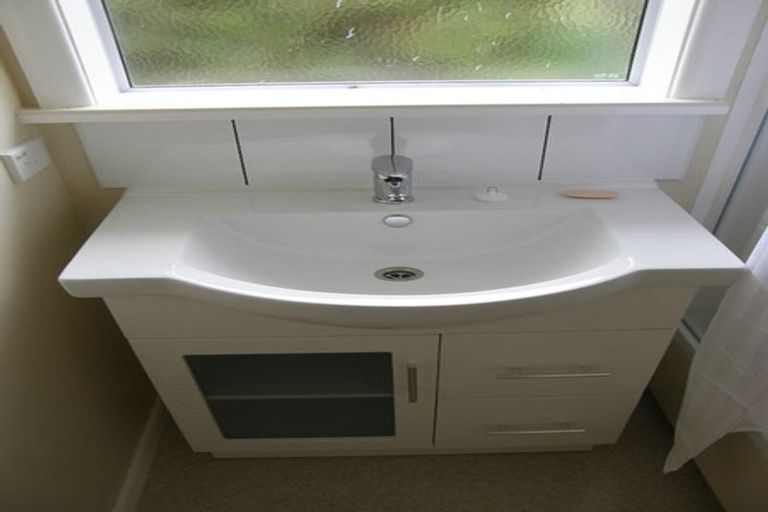 Photo of property in 37 Ranui Terrace, Tawa, Wellington, 5028