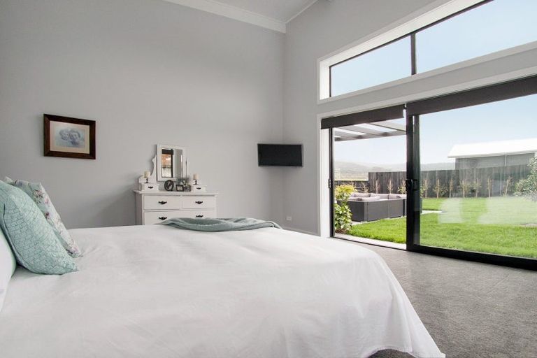 Photo of property in 2 Romeo Place, Whitianga, 3510