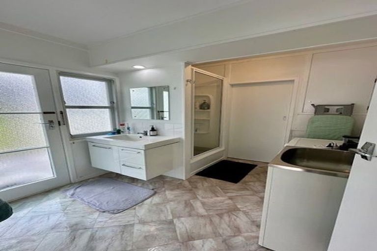 Photo of property in 16 Keldale Place, Forrest Hill, Auckland, 0620