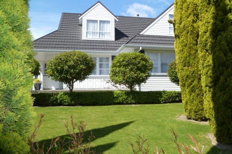 Photo of property in 18 Churchill Avenue, Hokowhitu, Palmerston North, 4410
