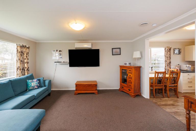 Photo of property in 8 Suzanne Grove, Kelvin Grove, Palmerston North, 4414