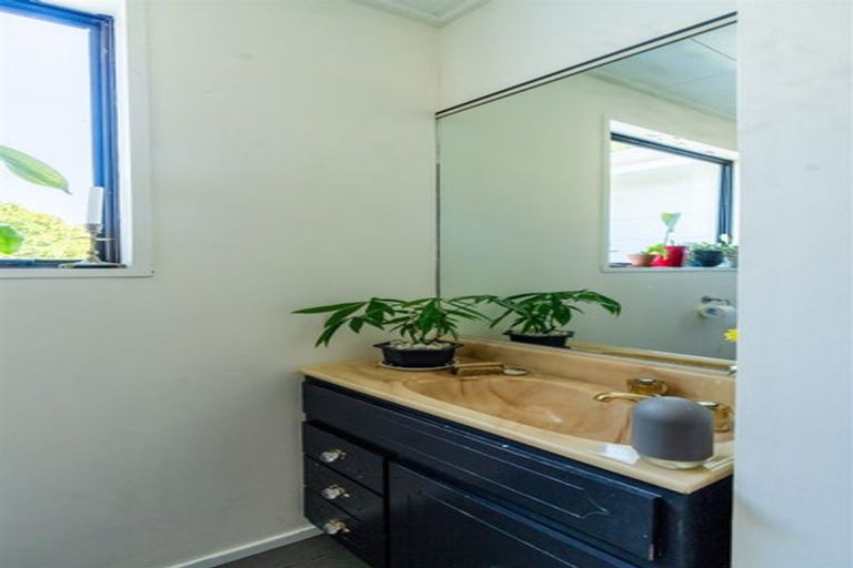 Photo of property in 22 Chatham Street, Waihola, Milton, 9073