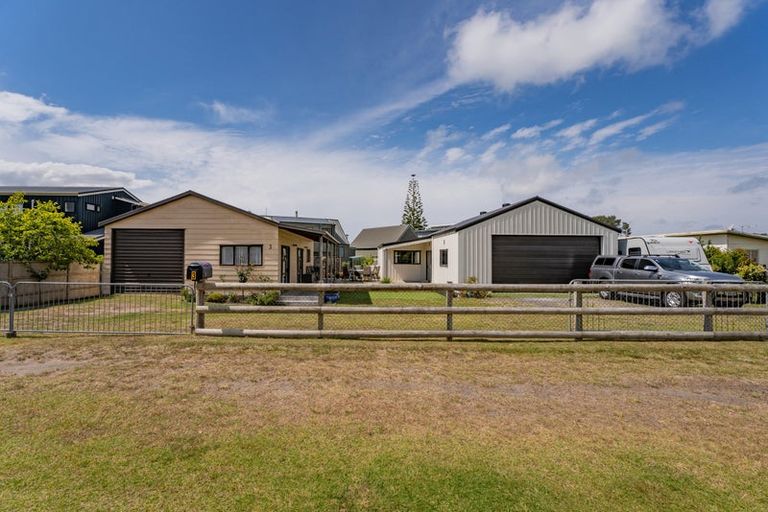 Photo of property in 3 Captain Cook Road, Cooks Beach, Whitianga, 3591