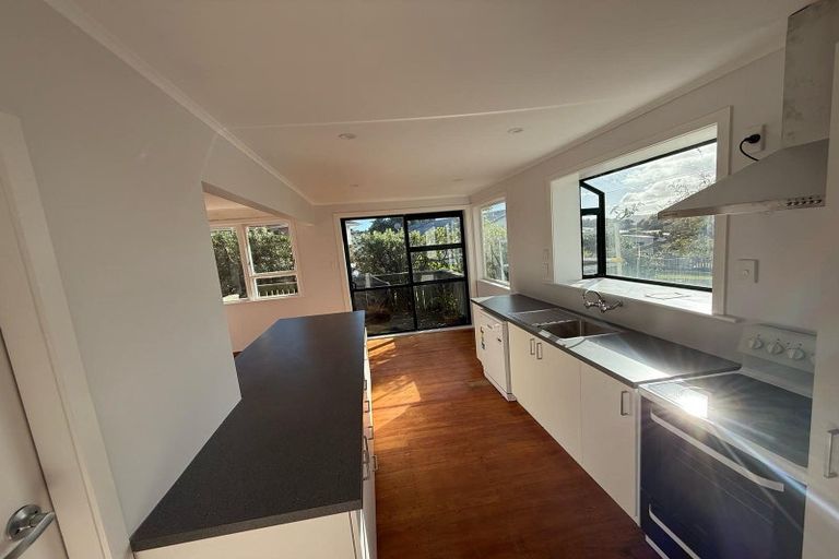 Photo of property in 3 Passive Grove, Ascot Park, Porirua, 5024