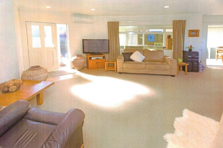 Photo of property in 23 Chesterfield Way, Orewa, 0931