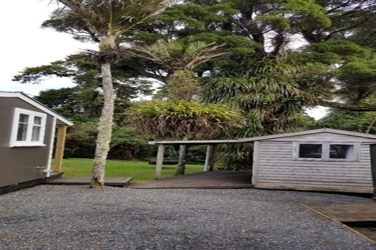 Photo of property in 48 Turanga Road, Henderson Valley, Auckland, 0612