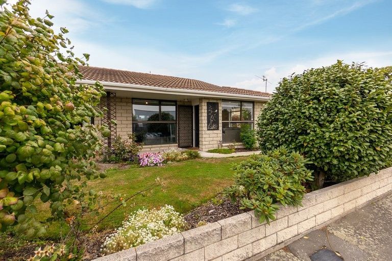 Photo of property in 2/16 Veitches Road, Casebrook, Christchurch, 8051