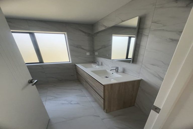 Photo of property in 166a Ransom Smyth Drive, Goodwood Heights, Auckland, 2105