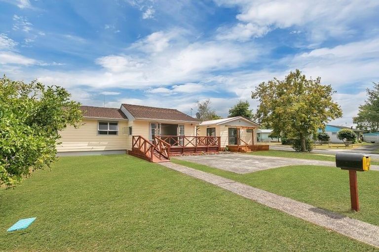 Photo of property in 4 Pukeroa Place, Papakura, 2110