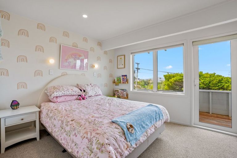 Photo of property in 7 Parr Terrace, Castor Bay, Auckland, 0620