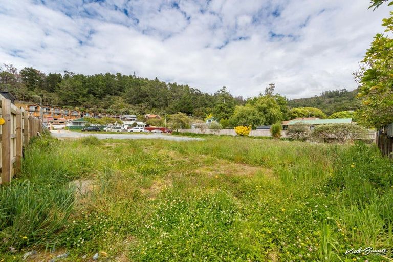 Photo of property in 32 Raukawa Street, Stokes Valley, Lower Hutt, 5019