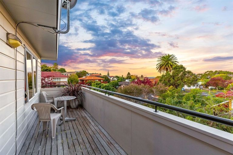 Photo of property in 31 Sturm Avenue, Massey, Auckland, 0614